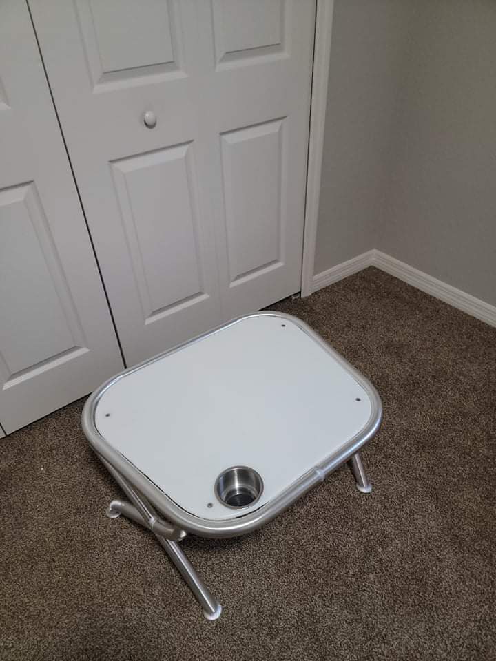 Curved legged casting platform