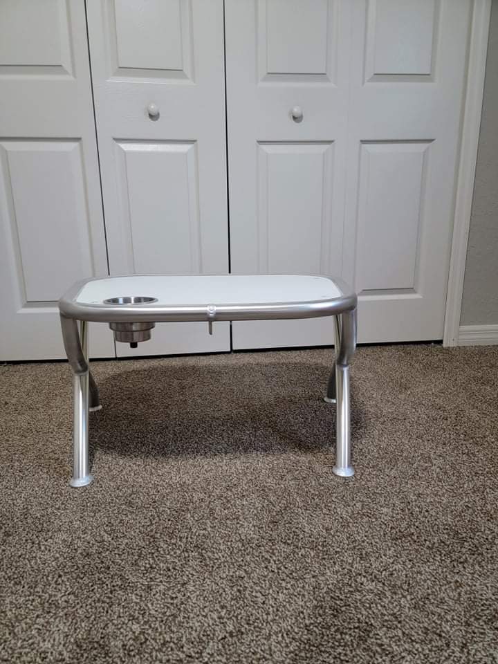 Curved legged casting platform